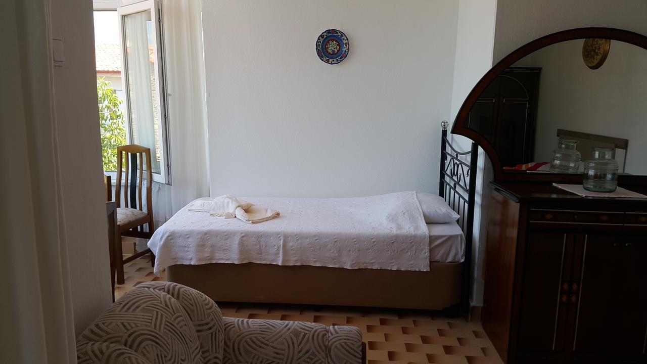 Ayvalik Pansiyon Luaran gambar