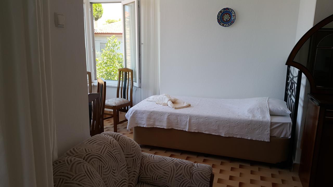 Ayvalik Pansiyon Luaran gambar